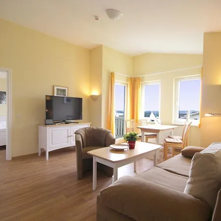 Apartment Meeresblick Fewo: Seaside Retreat With Balcony And Access *